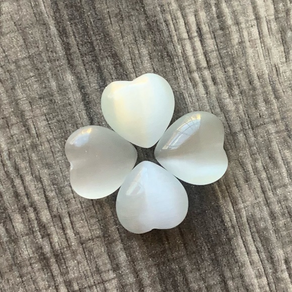 🆑 2 White Mini Cat’s Eye Quartz Crystals 🆑 - Picture 1 of 3